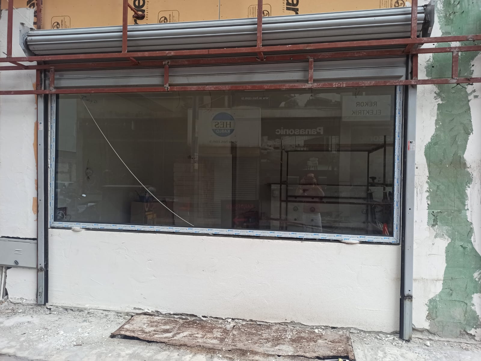 Mağaza Dış Cephe Alüminyum Doğrama Montajı - Görsel 3