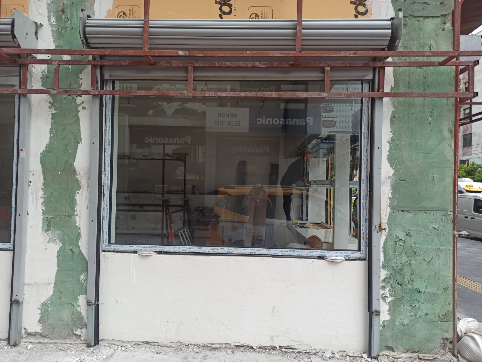 Mağaza Dış Cephe Alüminyum Doğrama Montajı - Görsel 4